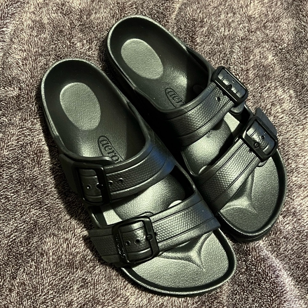 Women’ Aerothotic Sandals